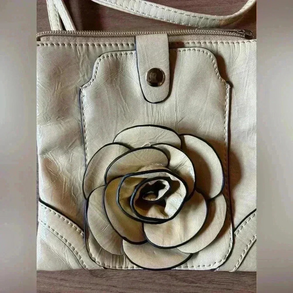 Crossbody bag w rose, phone pocket, inside pocket, see pics - Picture 3 of 8